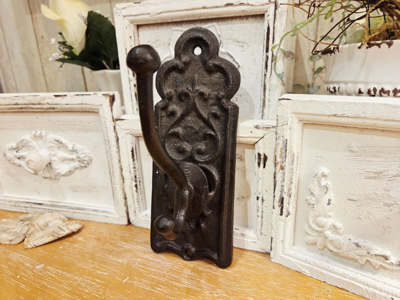 Großer Doppel-Wandhaken auf Grundplatte Garderoben-Haken Gusseisen 