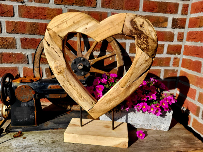 Handgefertigtes Teakholz Deko Herz 50cm auf Standfuß