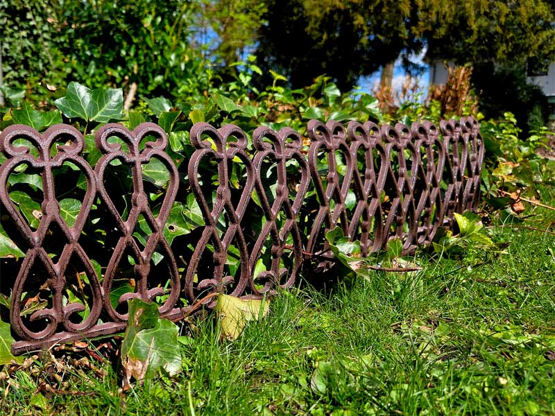 Schmaler, nostalgischer Beetzaun "Antik" Gusseisen 14x16,5m mit Wölbung