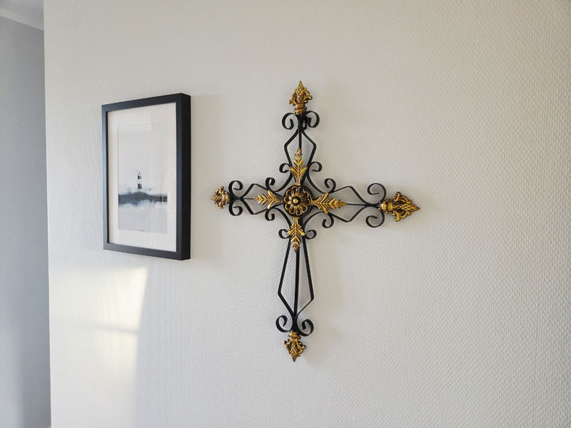 Großes schmiedeeisernes Kreuz "Fleur de lis" Wandkreuz Kruzifix schwarz-gold Finish