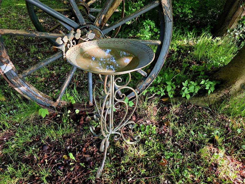 Große Stand-Vogeltränke Vogelbad "3 Vögelchen" 76cm hoch Aluminiumguss