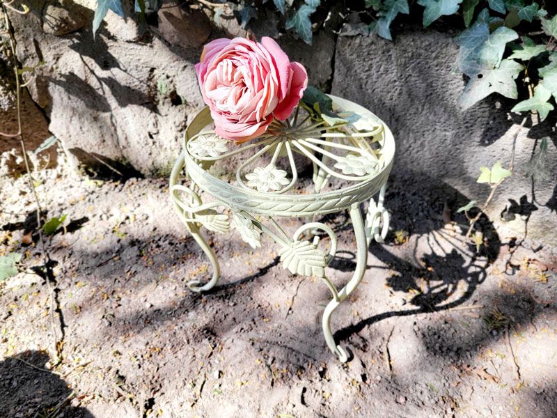 Nostalgischer Shabby Chic Blumentisch 20cm Ø Schmiedeeisen