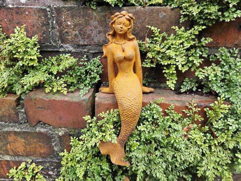 Gusseiserne Figur "Meerjungfrau" 22cm Höhe Kantenhocker Edelrost