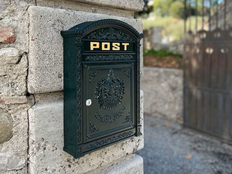 Nostalgischer Briefkasten "Post" Alu-Guss grün