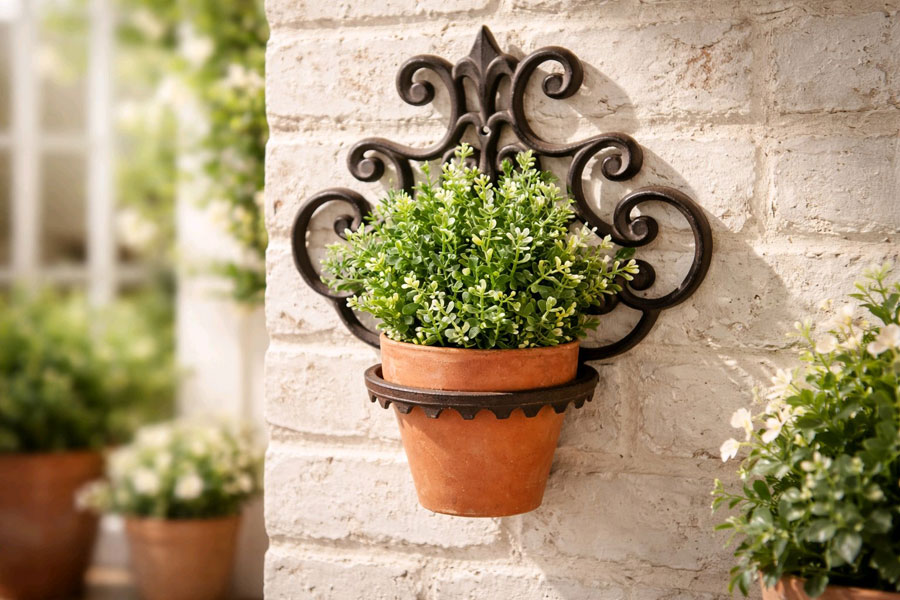 Blumentopfhänger Wandhänger "Fleur de lis" Gusseisen Pflanztopfhalter