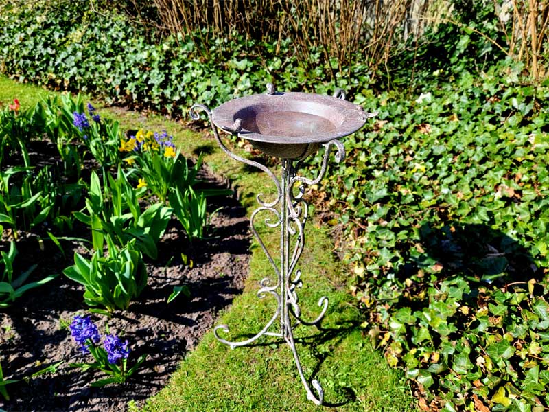 Großes Vogelbad Stand-Vogeltränke "3 Vögelchen" 81cm hoch Aluminiumguss