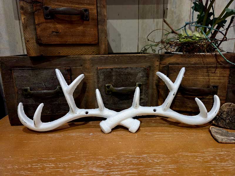 Großer Garderoben-Haken Hakenleiste "Geweih" weißes Gusseisen