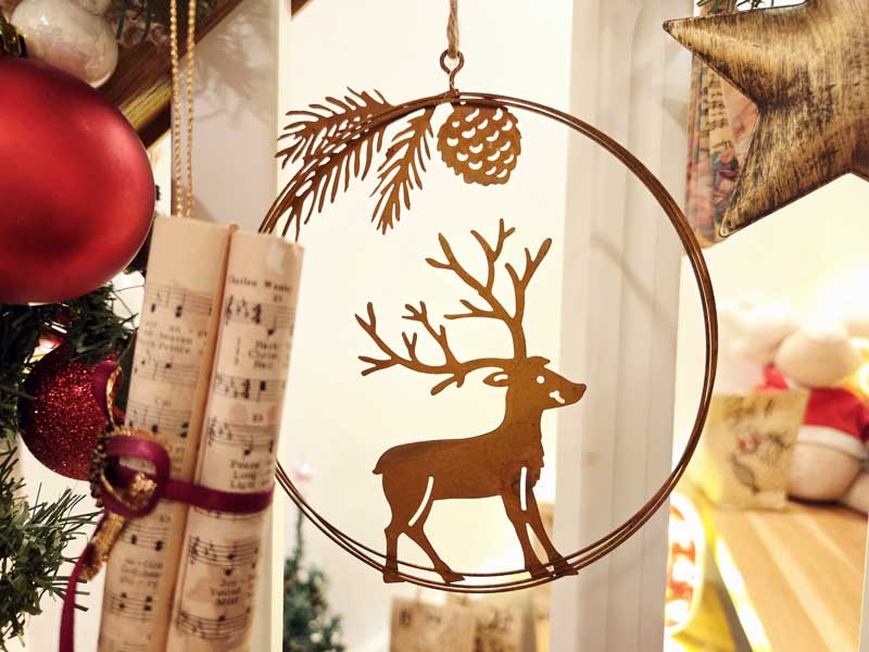 Winterliches Hängeschild "Hirsch" 13cmØ Edelrost Kranzschild
